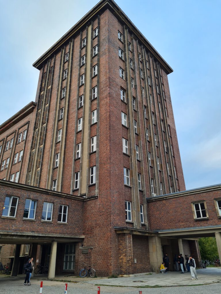 Historisches Gelände: Einst eine Stadt in der Stadt. (Copyright: Cornelia Saxe)