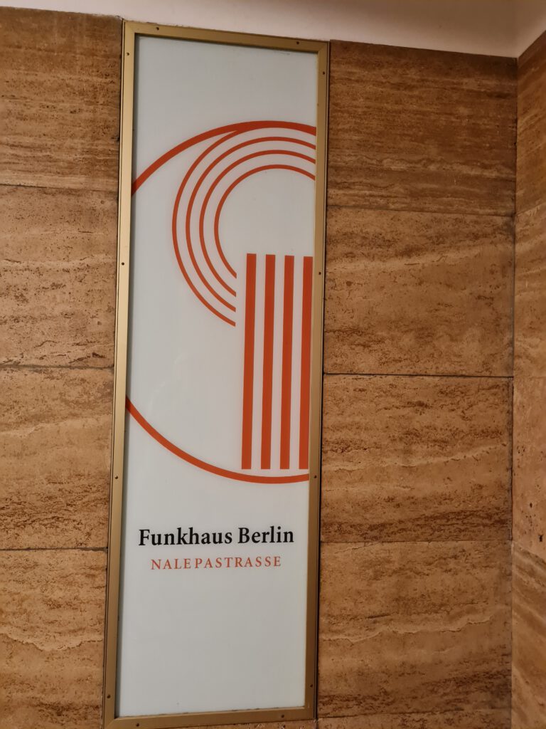 Klares Logo (Copyright: Cornelia Saxe)