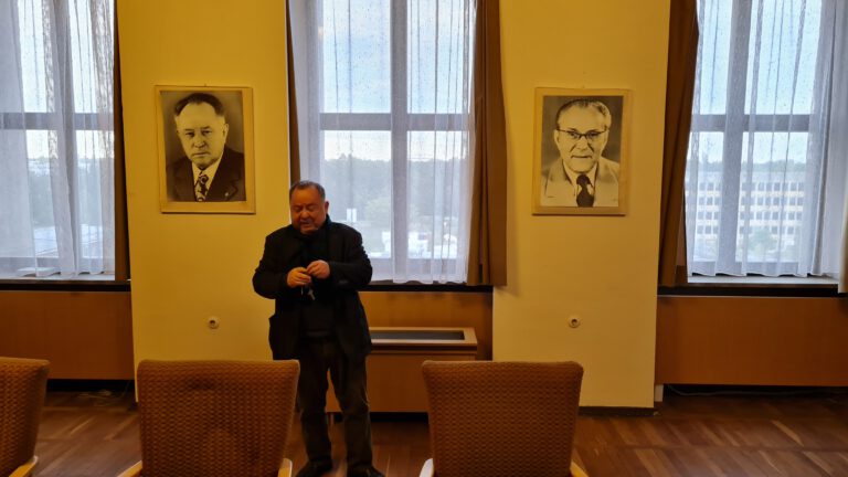 Der alte Konferenzraum im DDR-Funkhaus in der Berliner Nalepastraße (Copyright: Cornelia Saxe)